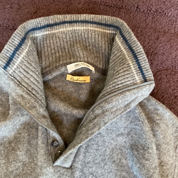 Revor Classic Cashmere Sweater - Picture 2 of 8